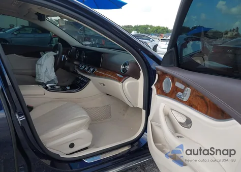 2017 Mercedes-Benz E 300 4Matic из США, поврежденный, VIN WDDZF4KB6HA278263